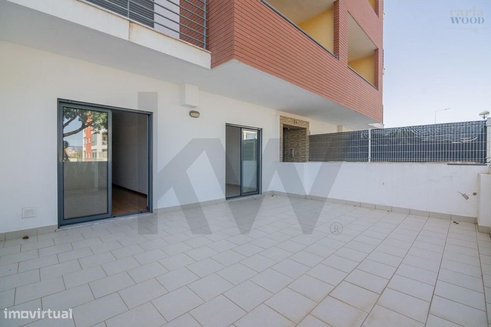 Um fantástico apartamento t2 de rés do chão, com terraço e logradouro