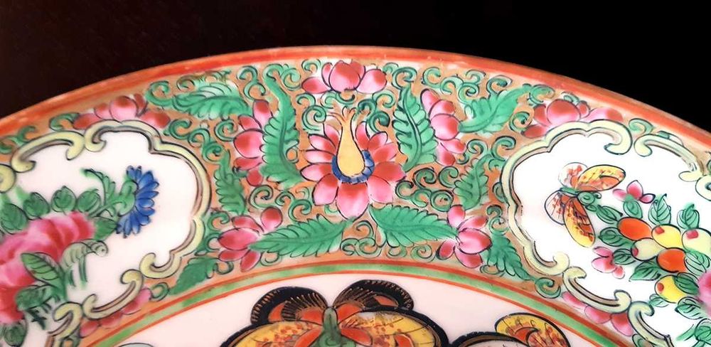 Prato porcelana chinesa família rosa borboletas (c. 1900) 24cm