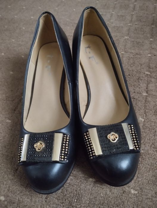 Продам  взуття...