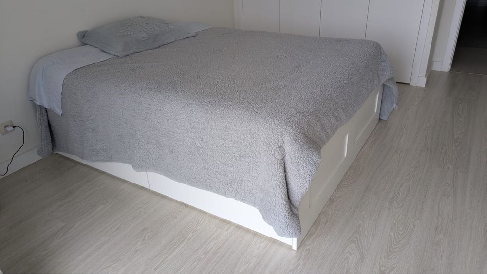 Cama IKEA Brimnes, praticamente nova