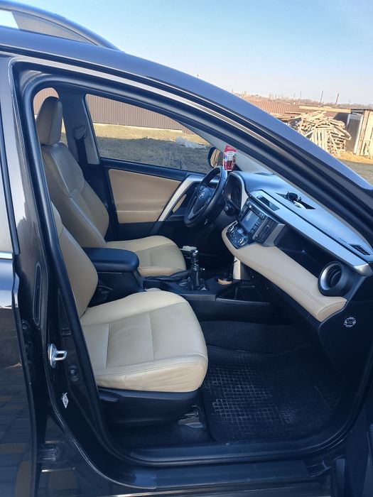 Toyota RAV4 2014рік 2.2D