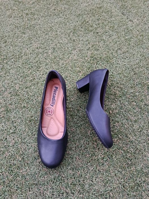 Sapatos de Salto Piccadilly Pretos – Tamanho 35 – Bom Estado