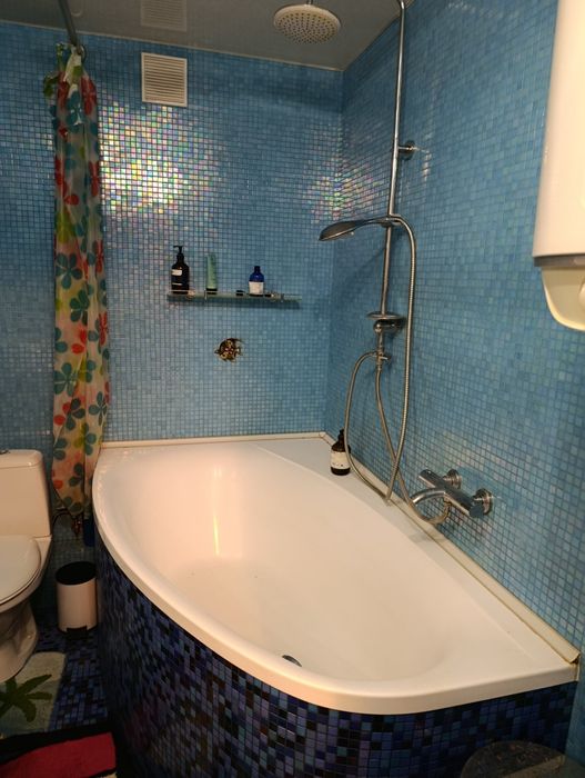 Срочная продажа стильной 2к квартиры на  пр.Героев Украины.