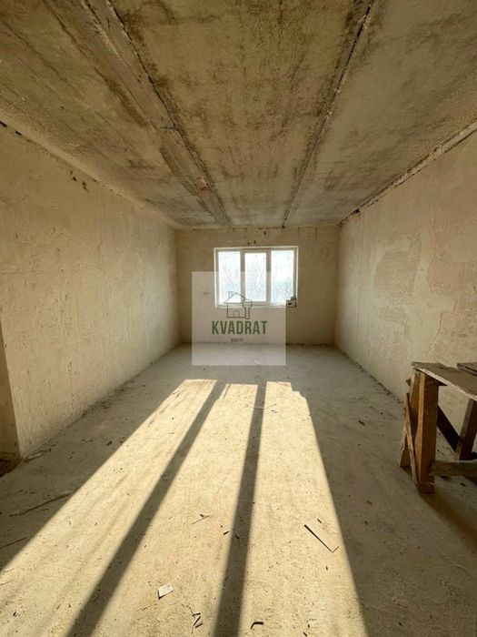 Продам простору 2-кімнатну квартиру з хорошим плануванням