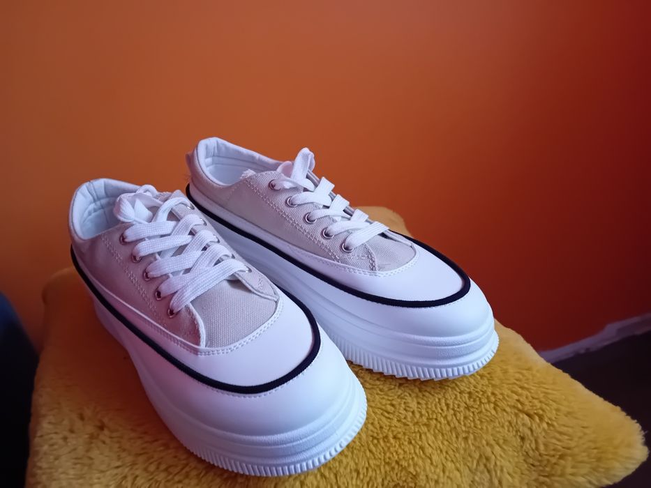 Nowe sneakery rozmiar 39