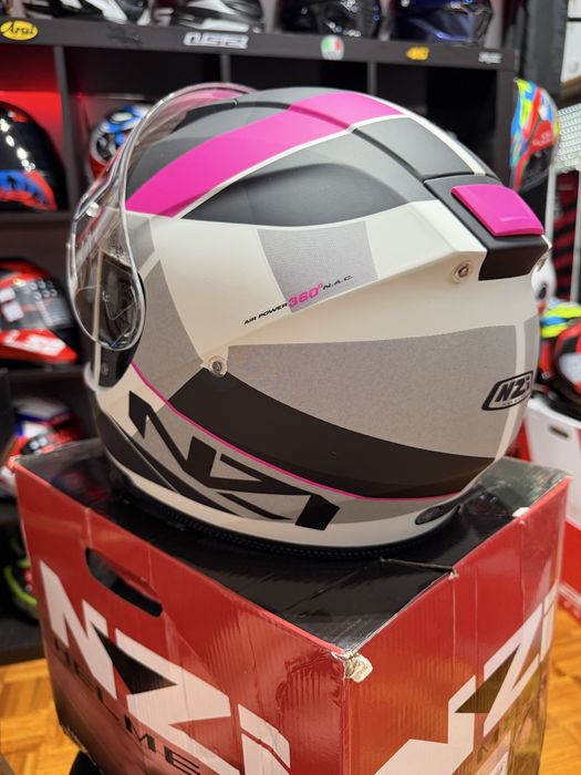 Capacete feminino novo NZI 115€ tamanho S,M disponível