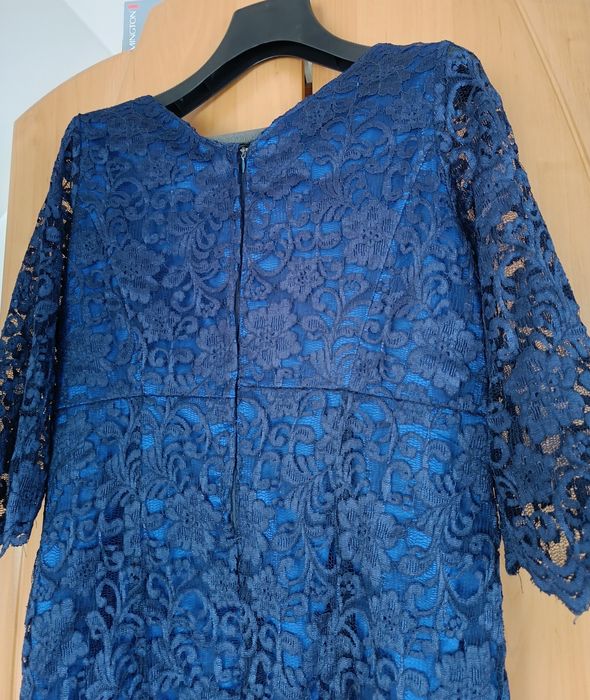 Sukienka koronkowa  48