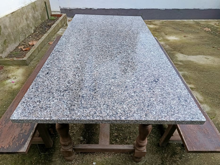 Mesa em granito c/banco