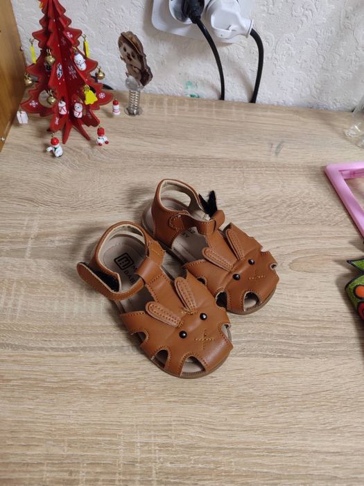 Босоніжки дитячі продам