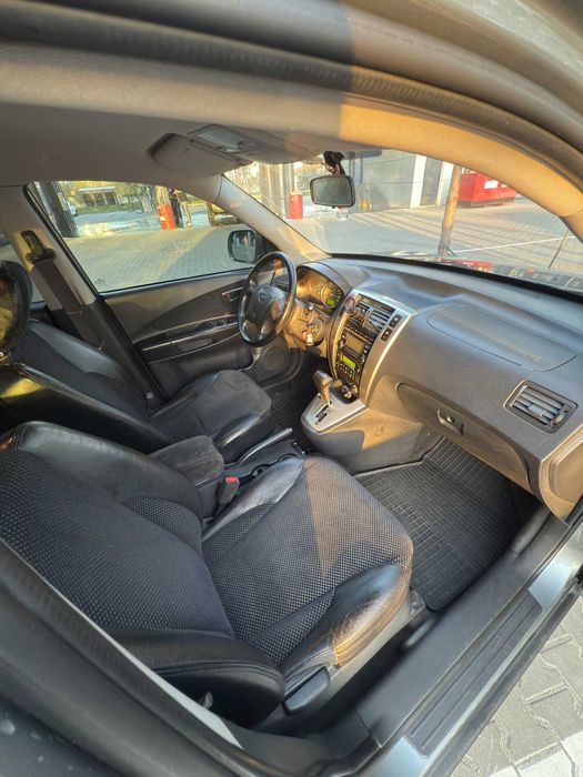 Продам хороший автомобіль Hyundai Tukson Хюндай Туксон 2012 2.0 бензин