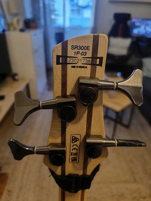 Ibanez SR300E à venda