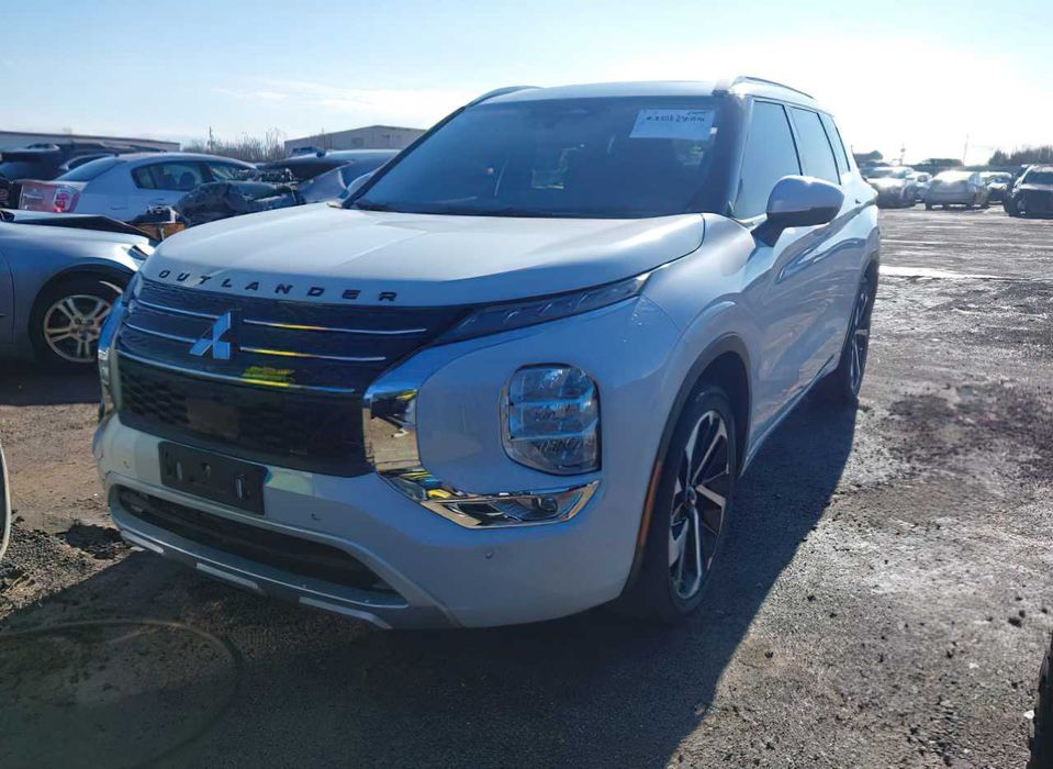 Mitsubishi Outlander SEL      2023