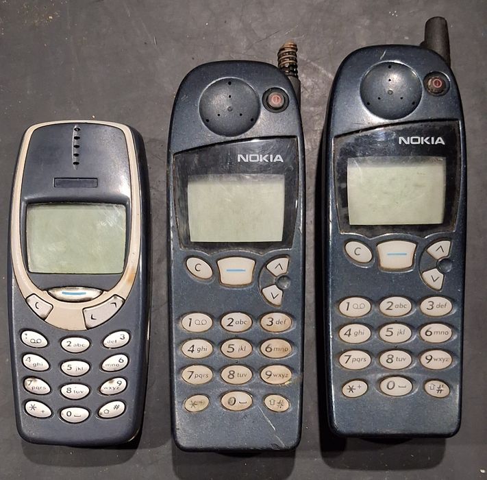 Diversos telemóveis  usados