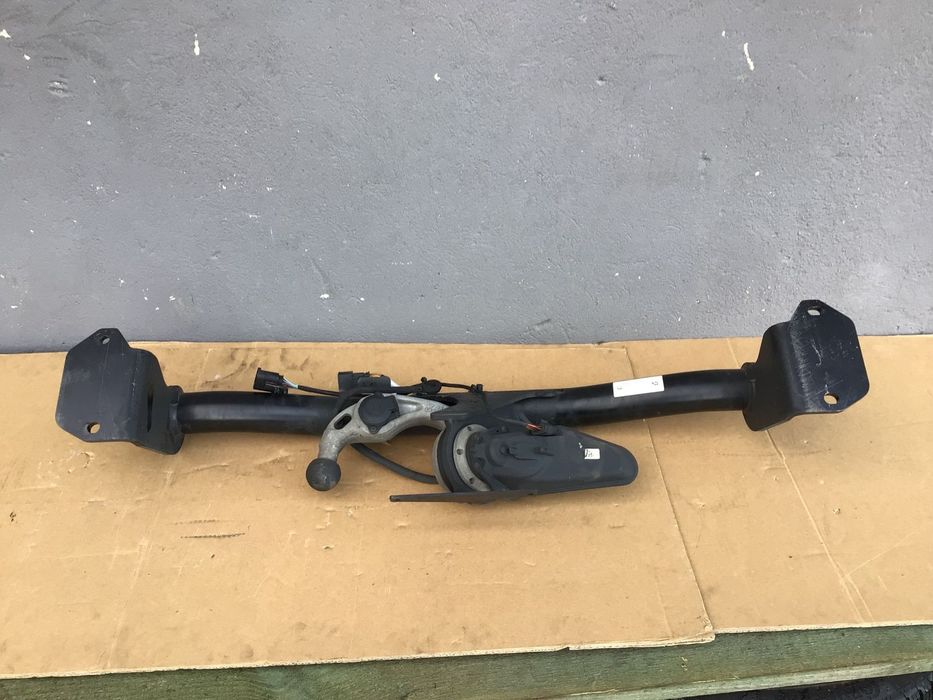 Hak holowniczy elektryczny BMW X1 U11