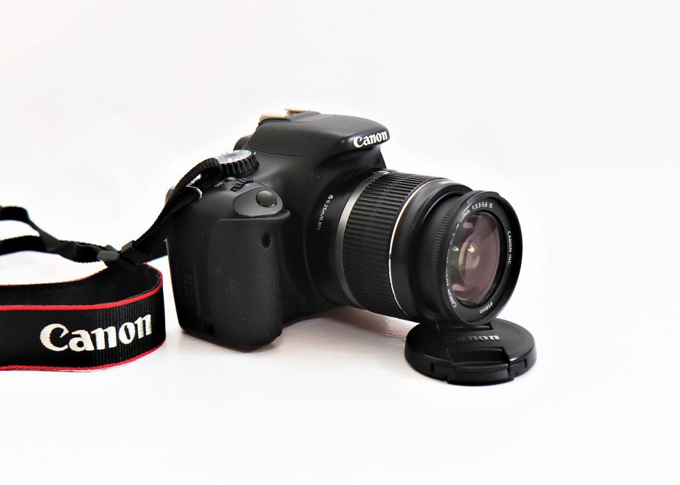 Canon 550D com lente Canon 18-55mm máquina fotográfica digital reflex