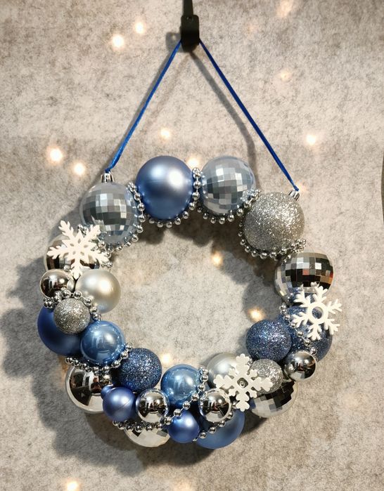 Sprzedam ręcznie robiony wianek świąteczny na drzwi