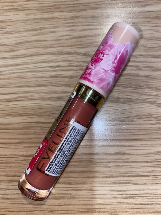 Блиск для губ Eveline новий