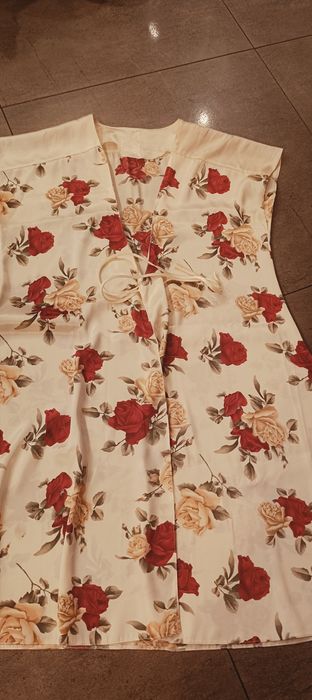 Elegancki Szlafrok w róże, rozmiar M/L