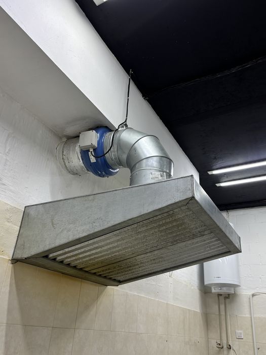 Витяжка (зонт + канальний вентилятор)
