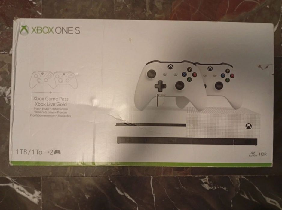 Xbox one s com jogos e 2 comandos