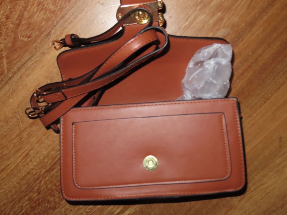 Bolsas femeninos em pele sintética