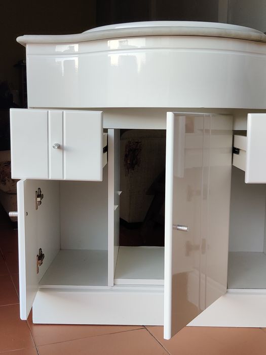 Vendo móvel com lavatório para casa de banho