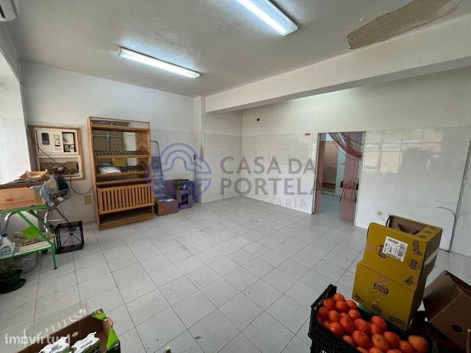 Loja Com possibilidade de Habitação T0