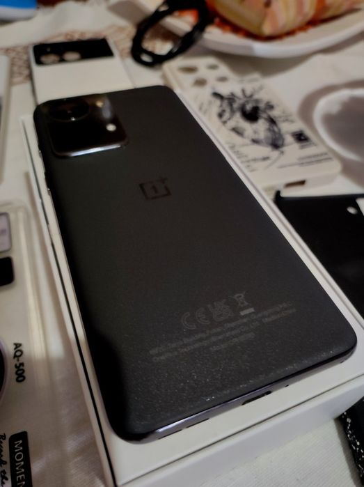 OnePlus Nord 2T em excelente condição sem  riscos  e super bem  tratado
