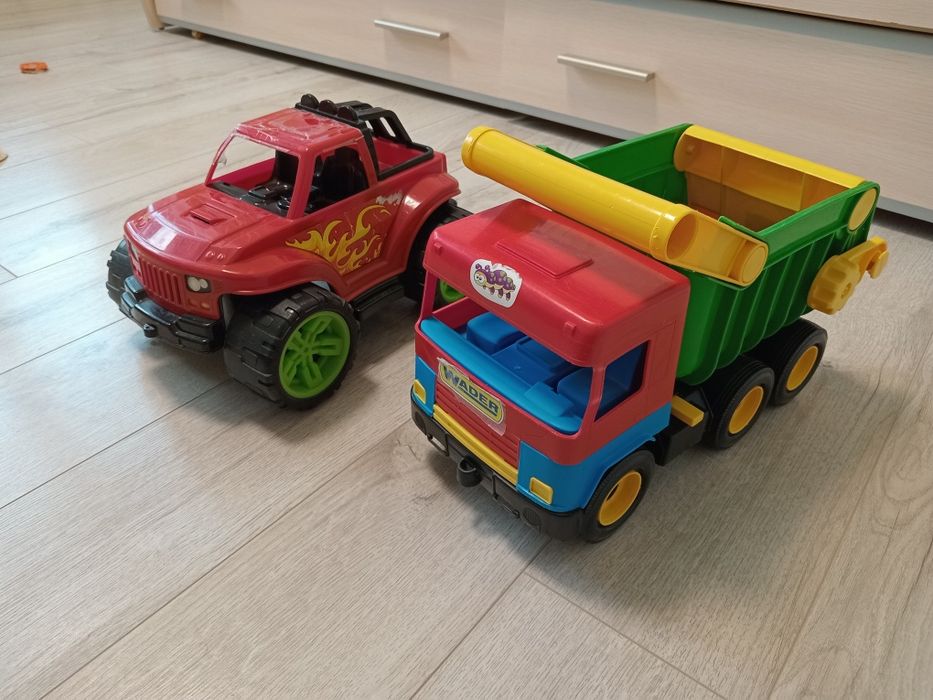 Іграшковий самосвал