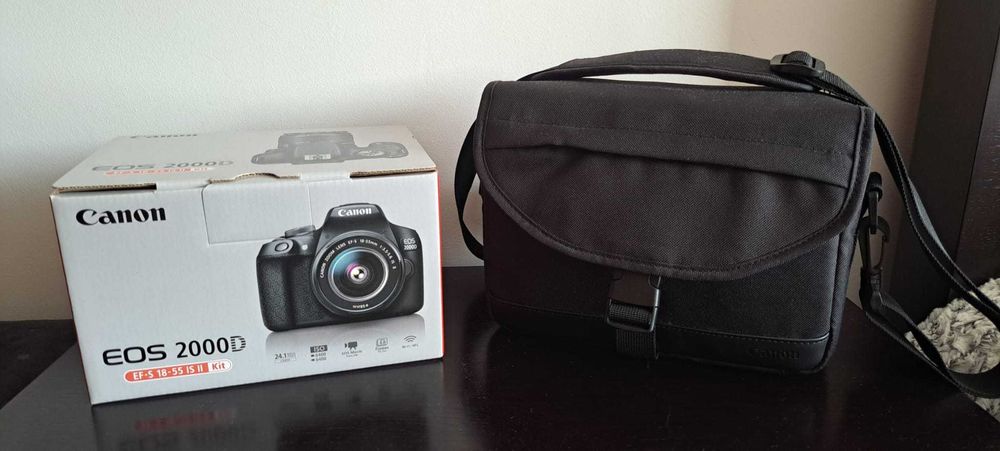 Câmara Canon EOS 2000D