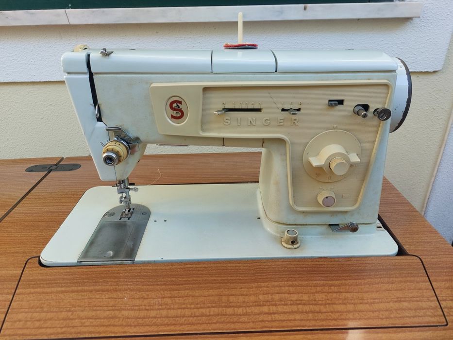 Máquina de costura singer