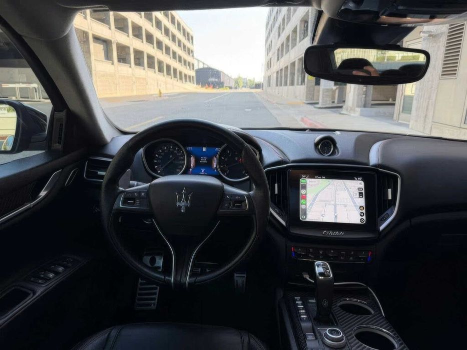 Maserati Ghibli      2019