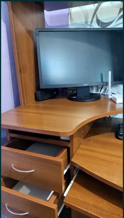 Продам комп'ютерний стіл