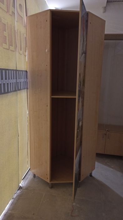 Продам шкафы для магазинов