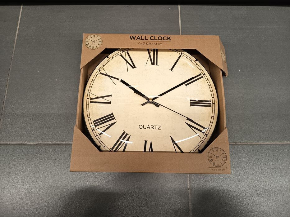 Nowy zegar ścienny 32 cm