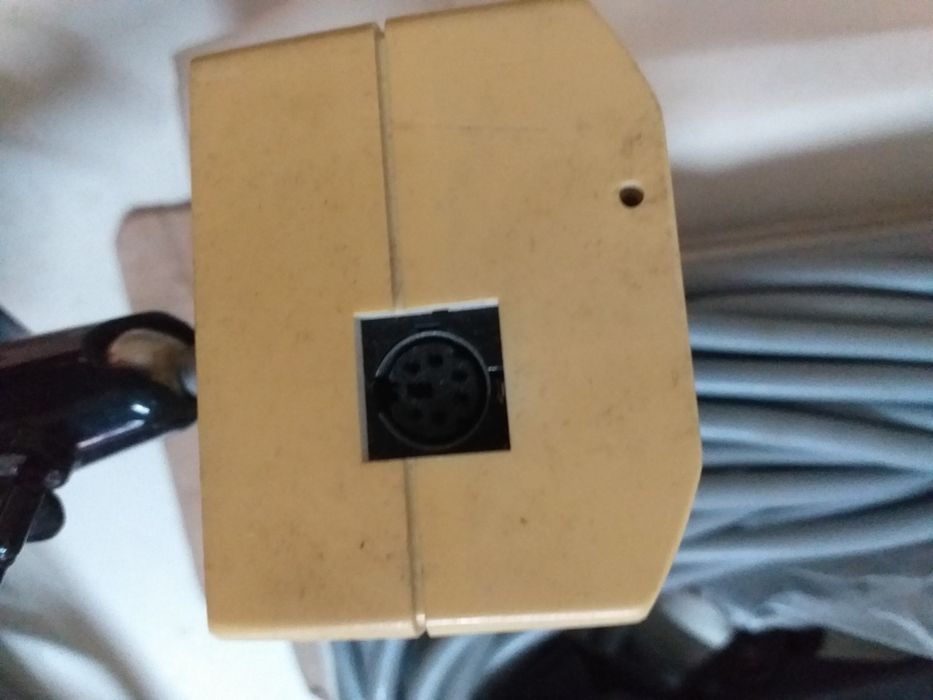 Câmaras de vigilância com cabos e fichas