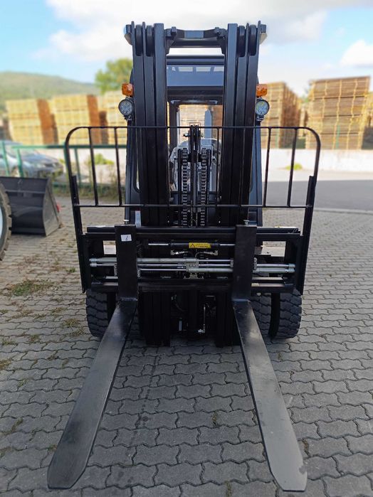 Empilhador 2.5 ton Mitsubishi triplex 4.50 meia cabine