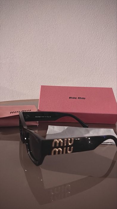 Óculos de sol Miu Miu novos, nunca usados