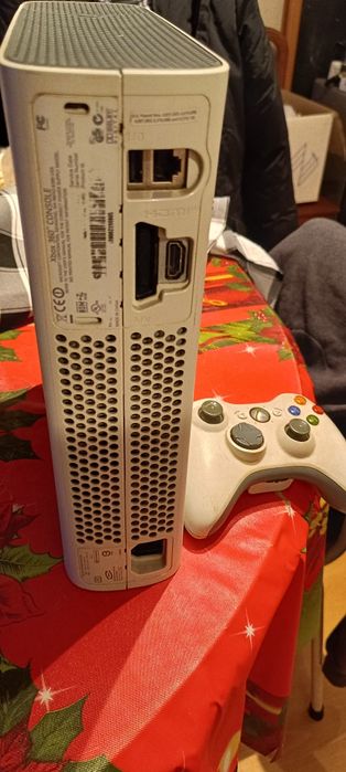 Vendo Xbox 360 usada a funcionar