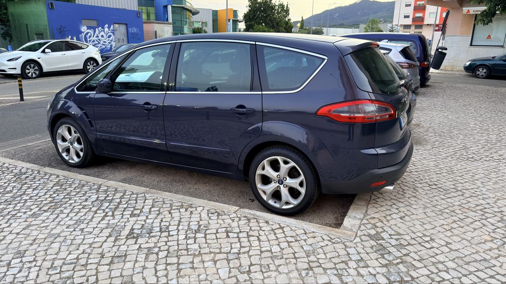 Ford S-Max — fotografia 4