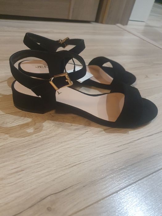 Czarne sandałki nowe