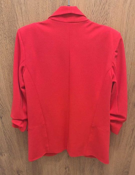 Czerwona marynarka damska dł. 71 cm – idealna do pracy i na co dzień
