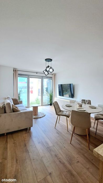 2011r. Apartamentowiec Wyremontowane 2 Pokoje Garderoba Centrum Winda