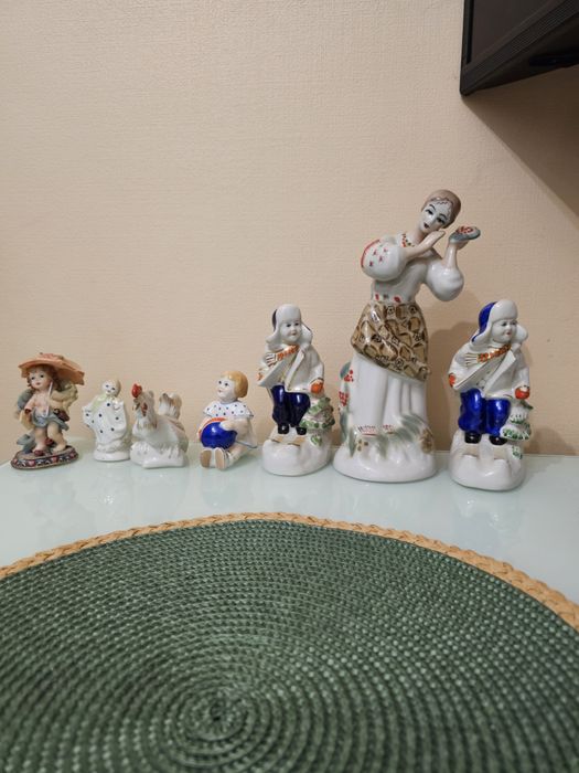 Продам статуэтки фарфорофие