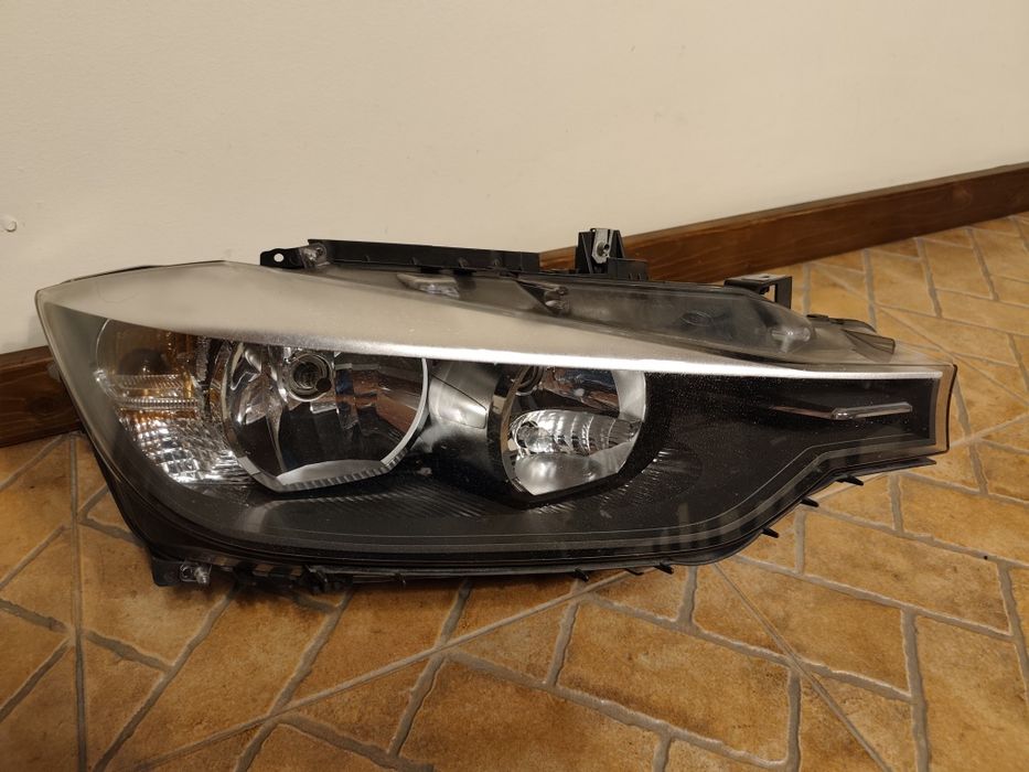 Farol BMW série 3 F30 F31 ótica halogéneo original usado
