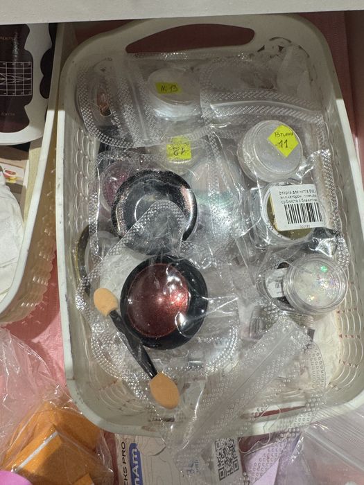 Продаю залишки матеріалів для манікюру