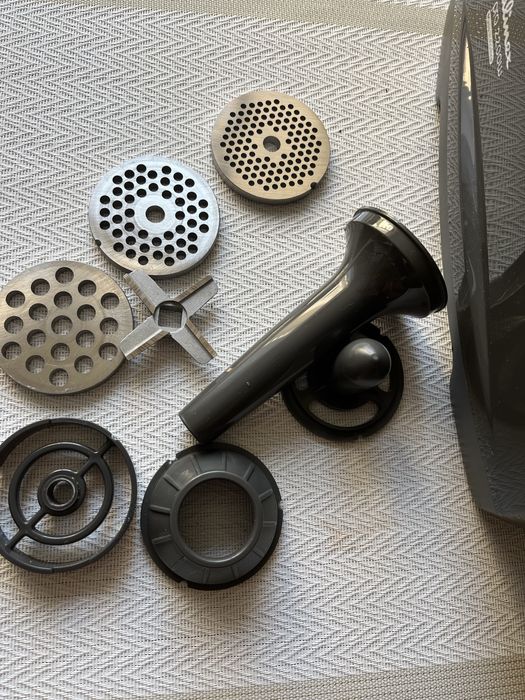 Комбайн-мясорубка Moulinex hv8 pro 2200w