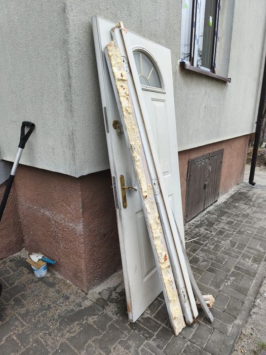 Drzwi zewnętrzne białe