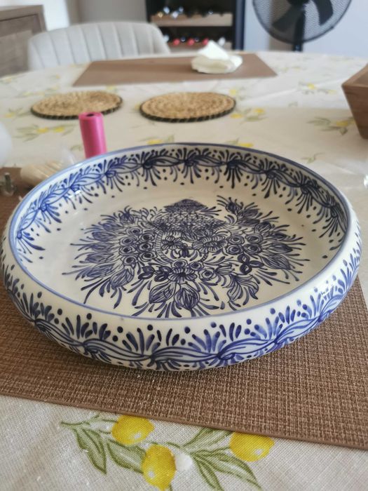 Taça grande em porcelana em tons azul pintada à mão