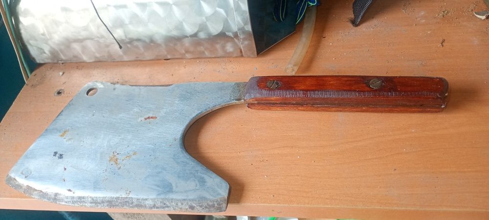 Кухонний ніж великий